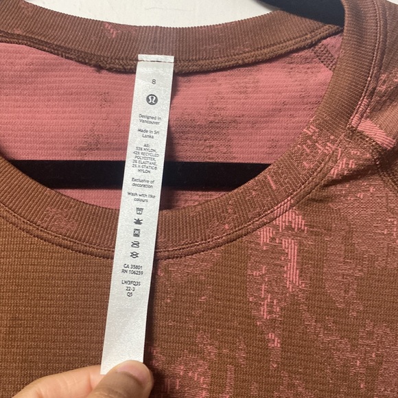 NWT Lululemon Swiftly Shirt 2.0 - Picture 3 of 5